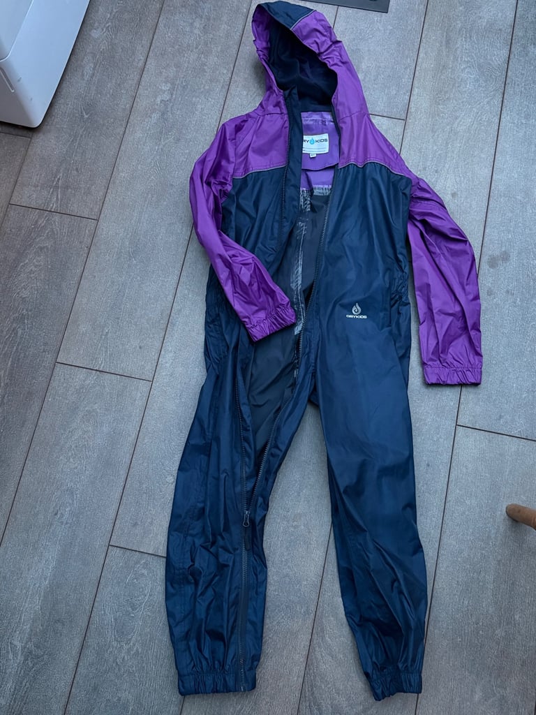 image for Age 9-10 puddle suit