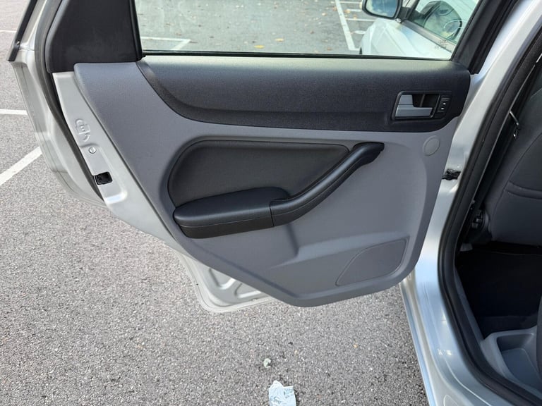 2010 Ford Focus 2.0 Titanium 5dr HATCHBACK PETROL Manual
