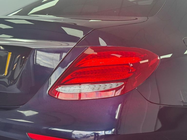 MERCEDES-BENZ E CLASS 2.0 E300d AMG Line Night Edition (Premium Plus) G-Tronic+