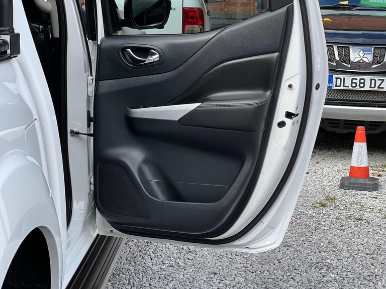 2018 Nissan Navara 2.3 dCi Tekna 4WD Euro 6 (s/s) 4dr PICK UP Diesel Manual