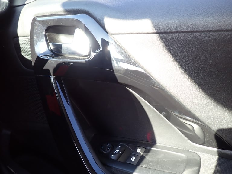 2019 Peugeot 208 1.2 PureTech Signature Hatchback 5dr Petrol Manual Euro 6