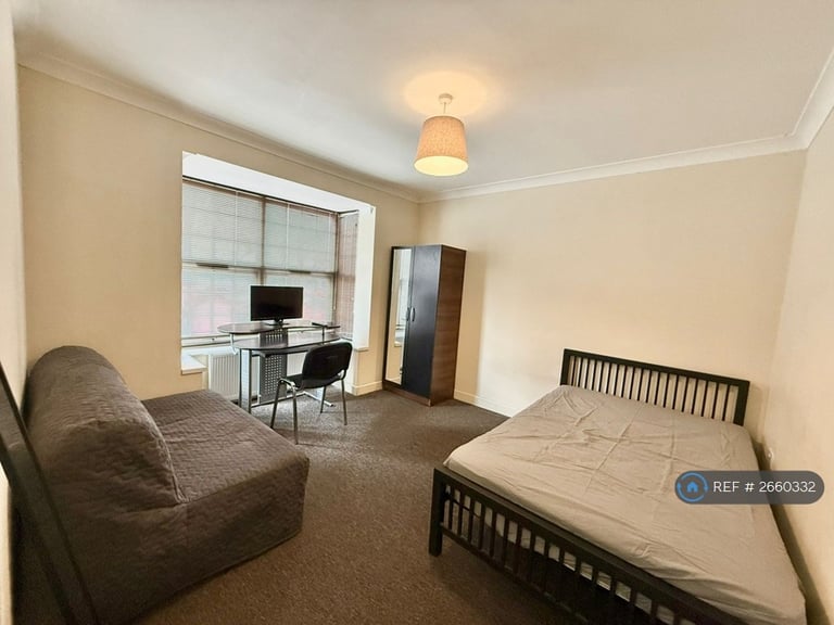 8 bedroom house in Blenheim Road, Reading, RG1 (8 bed) (#2660332)