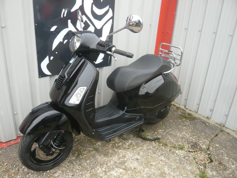 Piaggio Vespa GTS 125 SUPER 2014 LEARNER LEGAL SCOOTER 50 SH N X R RR MAX S WING