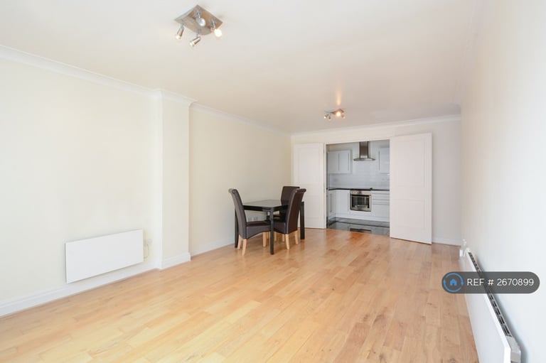 2 bedroom flat in New Caledonian Wharf, London, SE16 (2 bed) (#2670899)