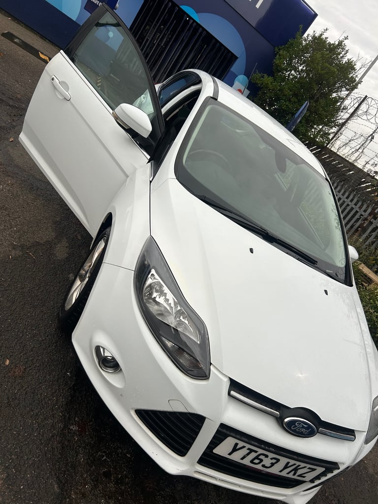 Ford, FOCUS, Hatchback, 2013, Manual, 998 (cc), 5 doors