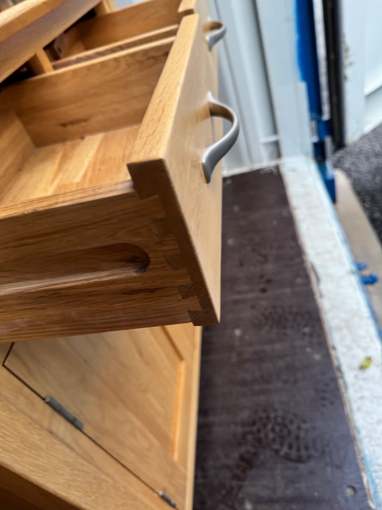 Solid oak Sideboard In Excellent Condition Possible Delivery 