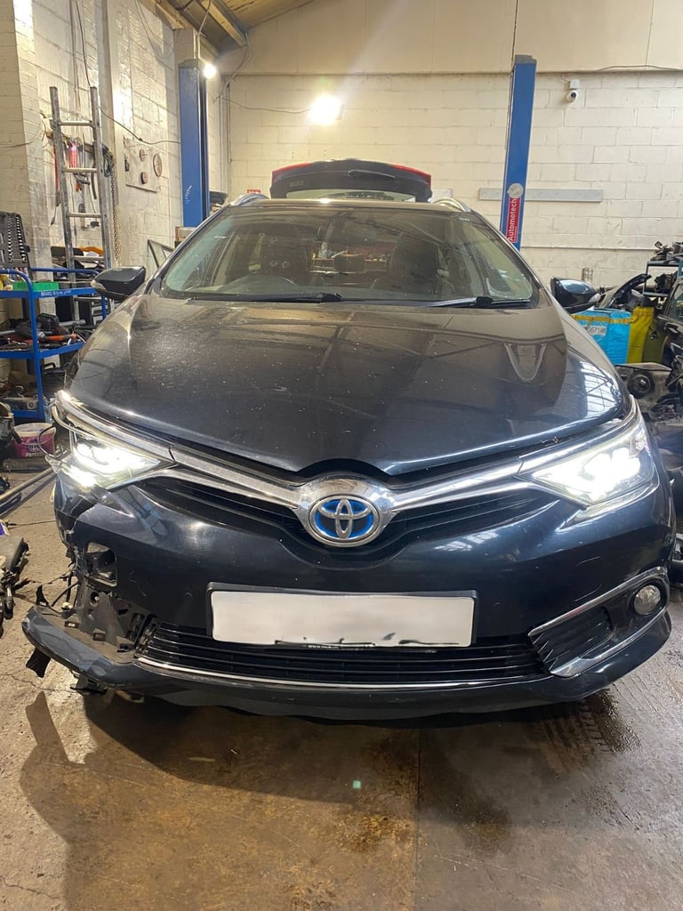 image for Toyota Auris 1.8 VVT-i Excel Touring Sports Hybrid CVT (2016, Grey)