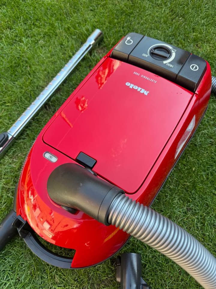 Miele s291 1600W Vacuum cleaner. 