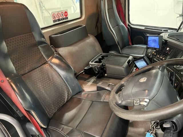 Volvo FM 410 8x4 Day Cab Tipper