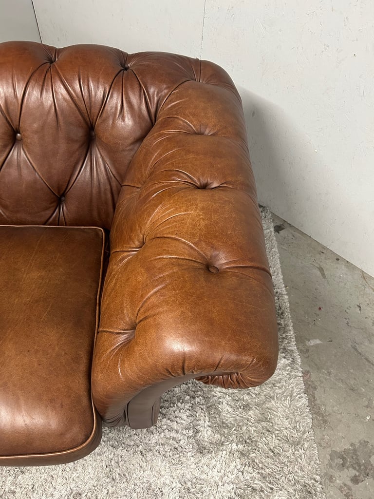 LAURA ASHLEY HUDSON NATURALLY DISTRESSED LEATHER SOFA DELIVERY AVAILABLE 🚚
