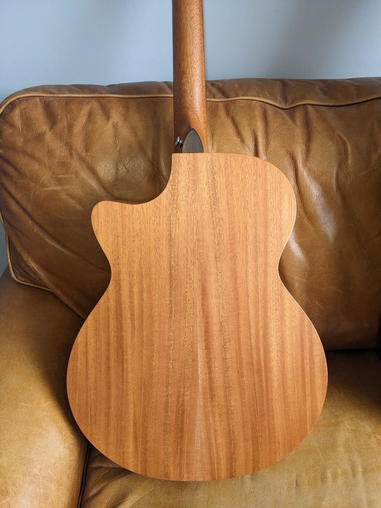 Perfect condition Faith Venus acoustic guitar 