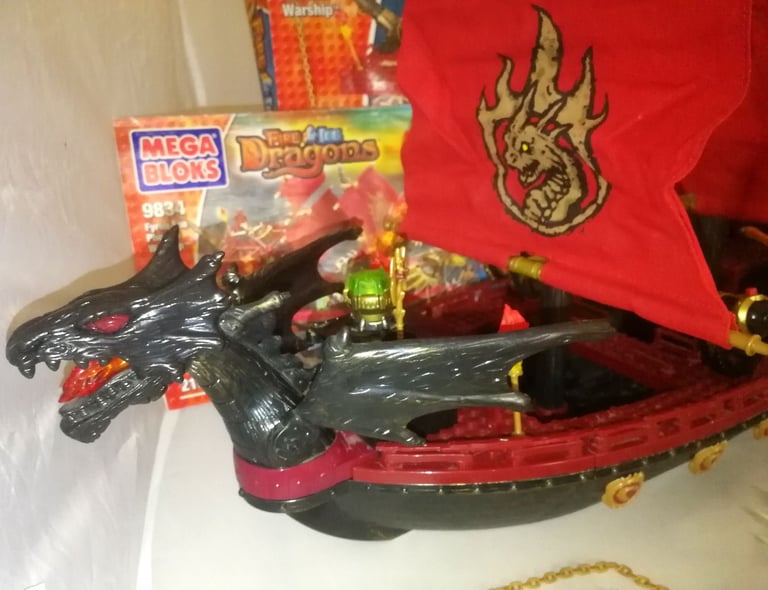 Mega Bloks Fire & Ice Dragons 9834 Fyren Sea Phoenix Warship Please Read