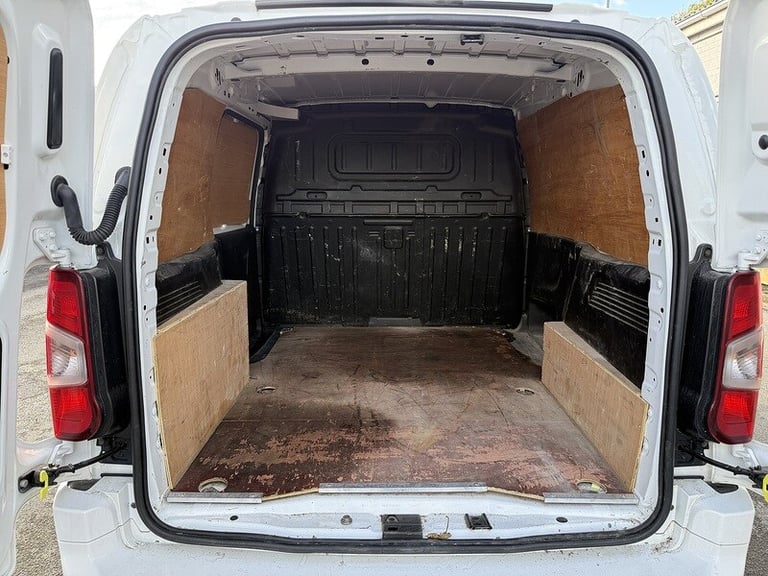 2020 Vauxhall Combo 2300 1.5 Turbo D 100ps H1 Sportive Van PANEL VAN DIESEL Manual