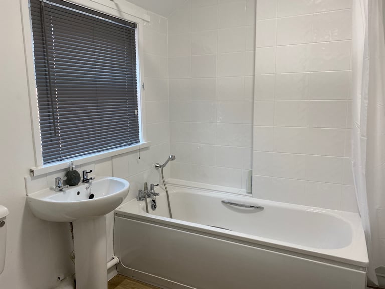 Spacious 2 bedroom house with 2 living rooms for exchange