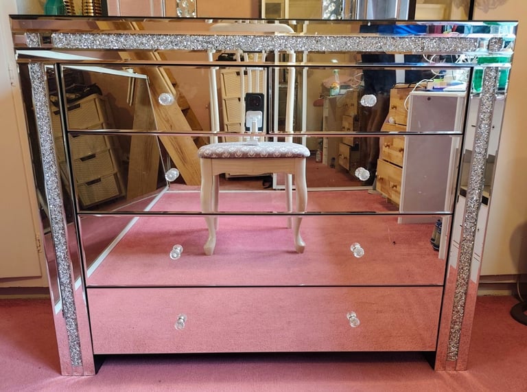 Mirrored Chest of Drawers + Tri‑Fold Mirror, Diamond Crush, Immaculate – £225.