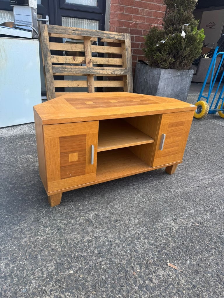 Pine TV unit, ref:19233 £30.00