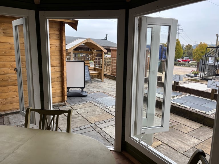Ex Display Lugarde Octagonal Garden Room
