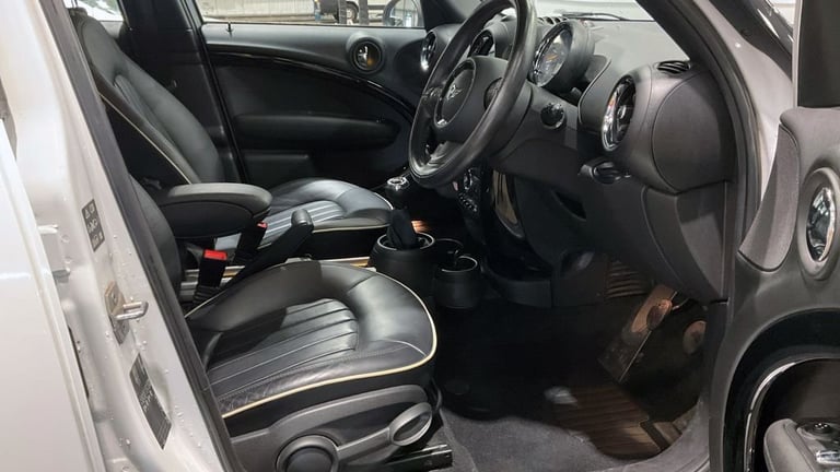 2016 MINI Countryman 1.6 Cooper SUV 5dr Petrol Manual ALL4 Euro 6 (s/s) (122 ps) 1 FORMER OWNER H...