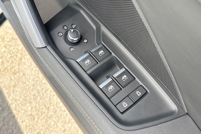 2025 Audi A3 Black Edition 35 TFSI  150 PS 6-speed Saloon PETROL Manual