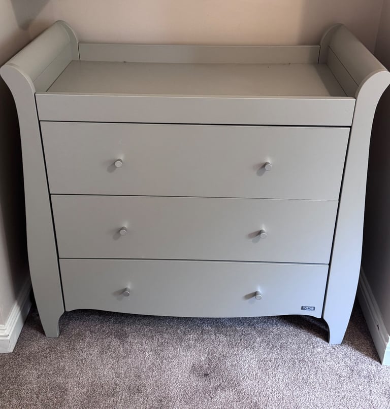 Tutti Bambini Roma Sleigh Cot Bed + Chest of drawers 