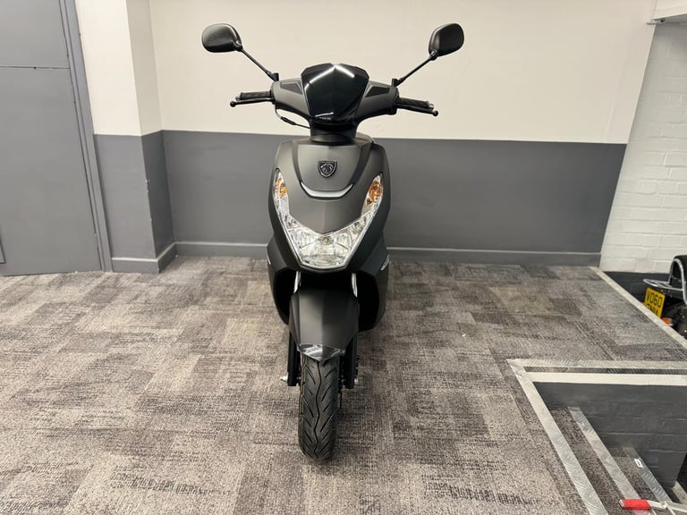 BRAND NEW PEUGEOT KISBEE 50 BLACK EDITION 50cc MOPED 2 YEAR WARRANTY+ DELIVERY