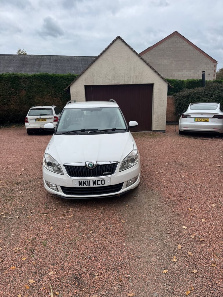 Skoda, FABIA, Estate, 2011, Manual, 1199 (cc), 5 doors