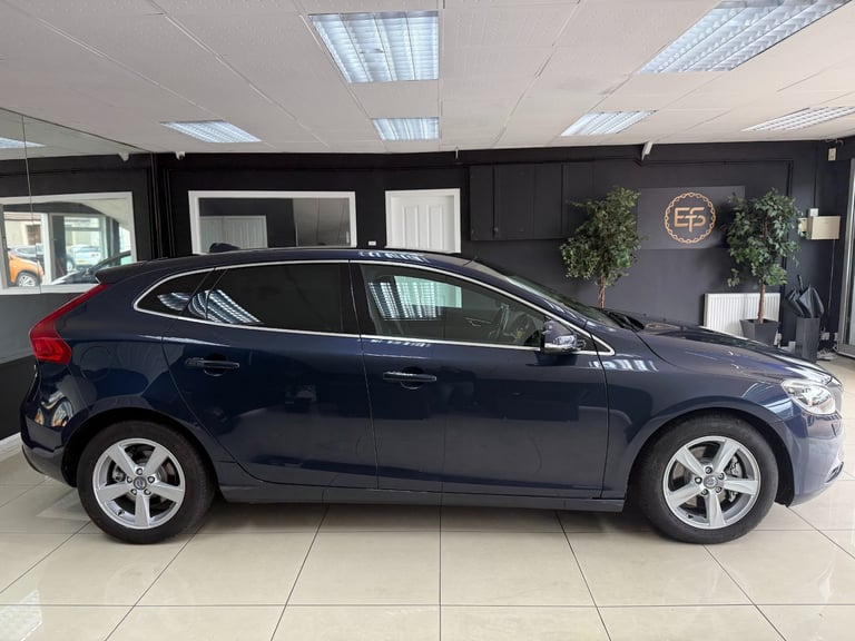 Volvo V40 1.6 T3 SE Blue Hatchback 61MPG Sat Nav WARRANTY 12 MONTHS MOT