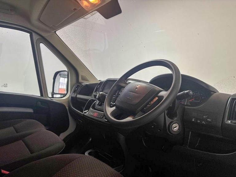  Peugeot Boxer 2.2 BlueHDi 335 Professional Premium + L3 High Roof Euro 6 (s/s) 5dr Diesel Manual