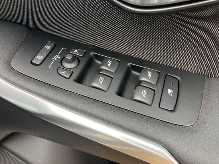 2017 Volvo V40 T3 [152] Cross Country Nav Plus 5dr HATCHBACK PETROL Manual