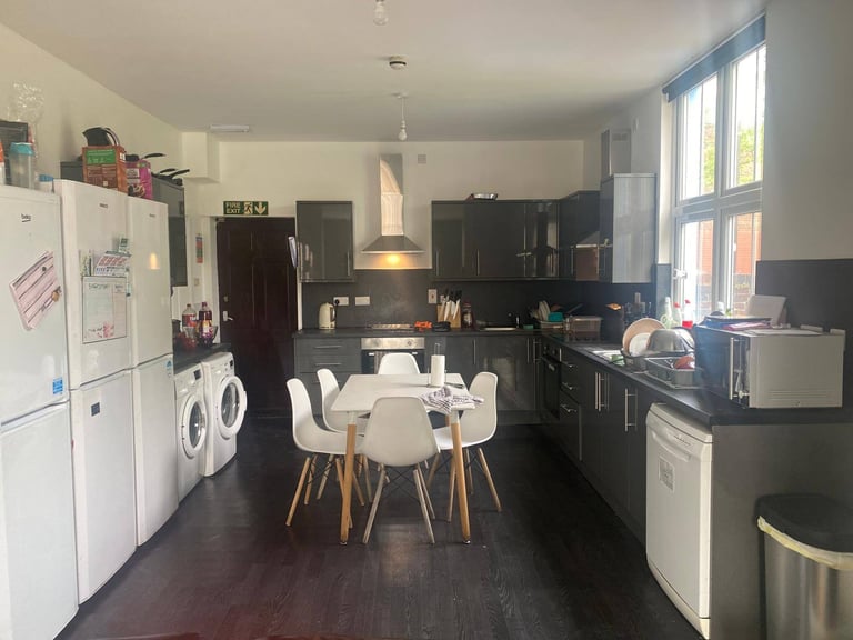 Shared Room for Rent in a Spacious, Friendly House at S6