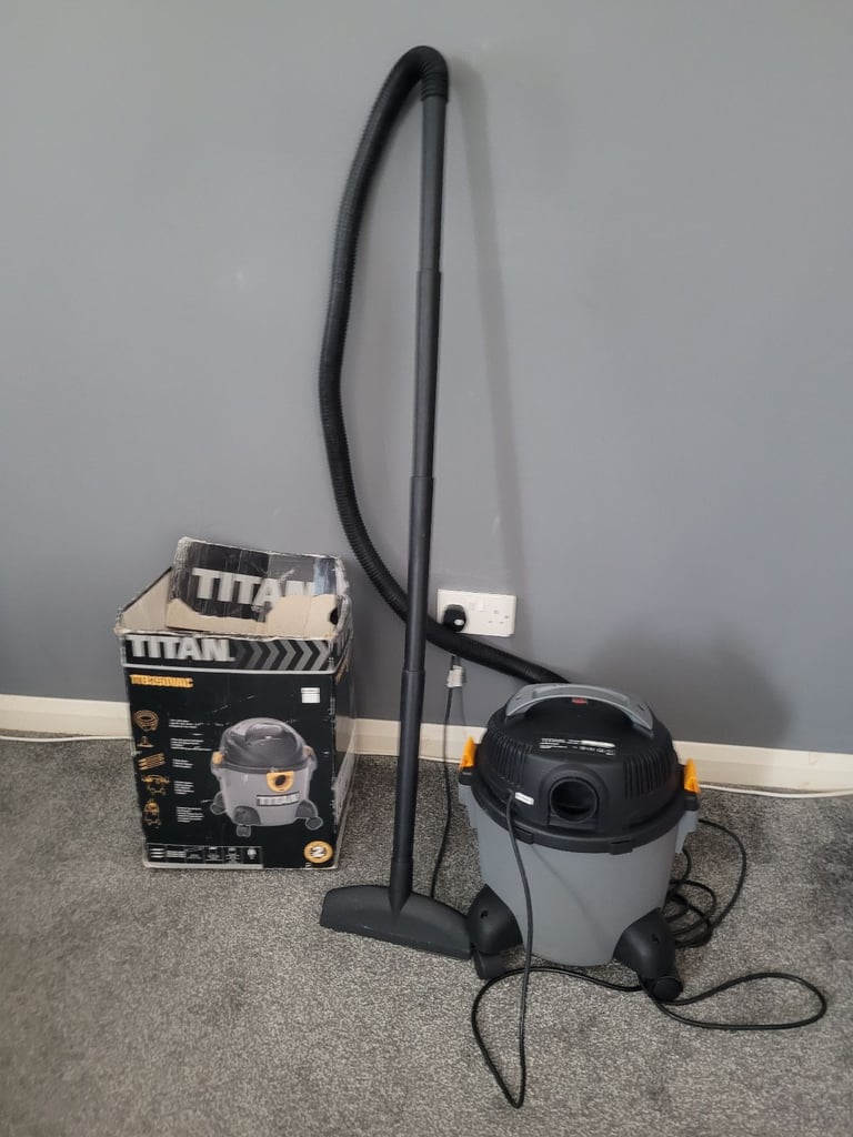 Titan wash /dry hoover 
