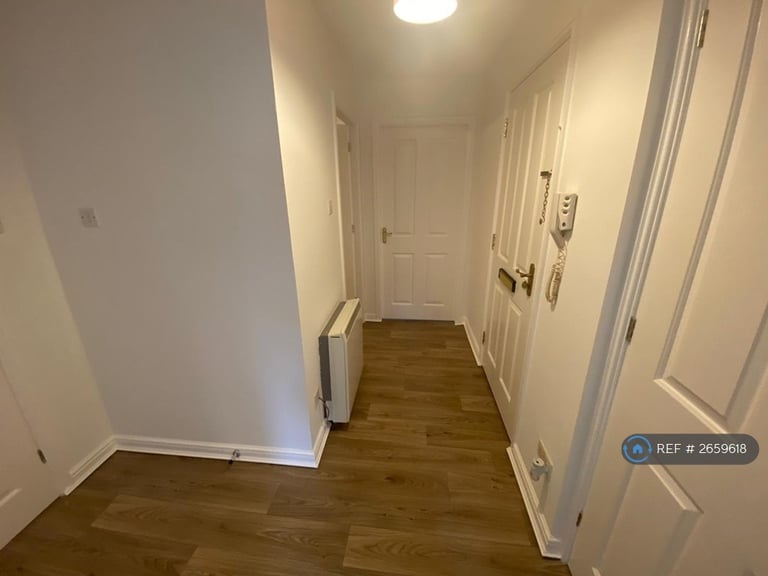 2 bedroom flat in Main Street, Glasgow, G40 (2 bed) (#2659618)