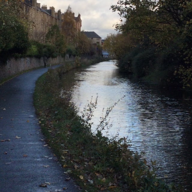 Cosy, snug, 1-bedrmd flat, overlooking the tranquil waters of the canal