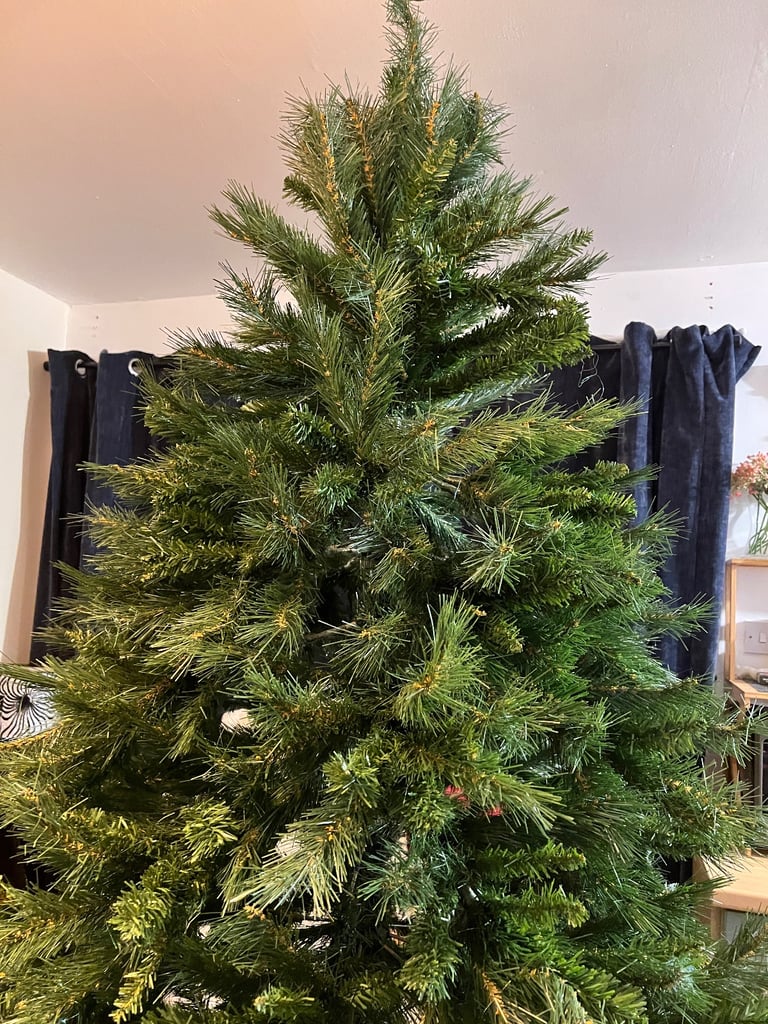 7 ft  Christmas tree