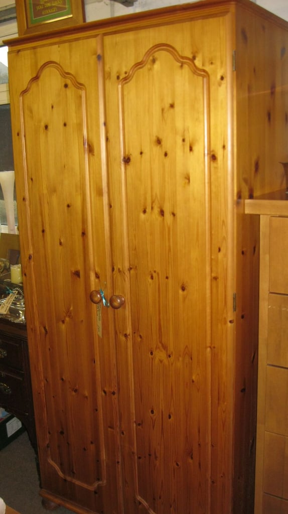 PINE DOUBLE WARDROBE. INNER RAIL & BOTTOM SHELF. GOOD ORDER. DELIVERY 