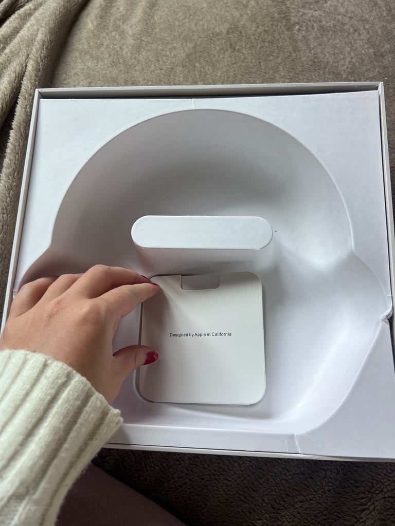 Apple AirPod Max Silver ~ Lightning charger ~ Lightly Used