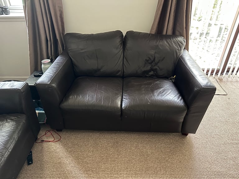 Brown leather 3 and 2 seater..