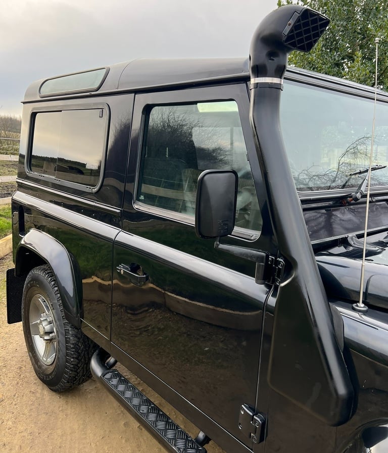 2011 - 61 Land Rover Defender 90 2.2 TDCi XS 4WD SWB Euro 5 WINDOW VAN Diesel