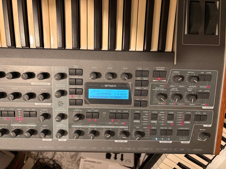 ACCESS VIRUS TI2 61 Key Synthesiser Excellent condition 