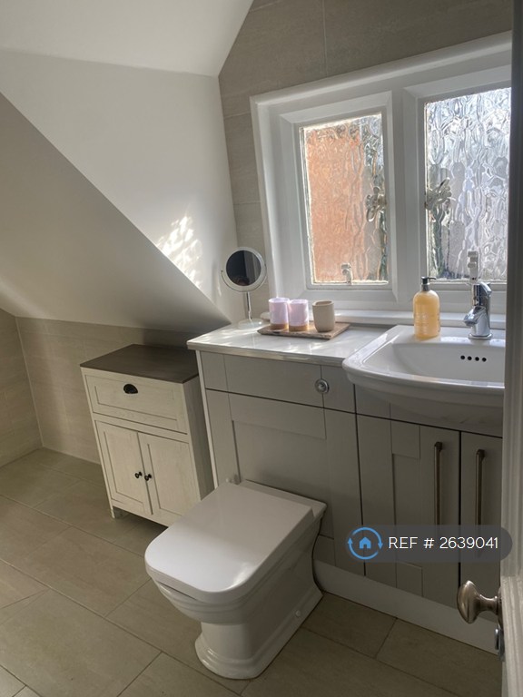 3 bedroom flat in Devey Close, London, KT2 (3 bed) (#2639041)
