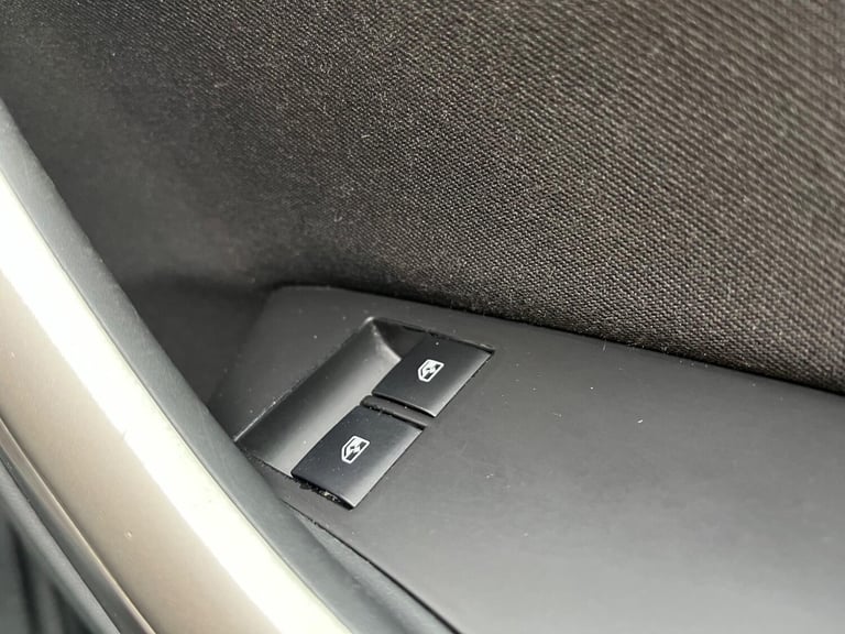 2010 Vauxhall Astra 1.4 16v Exclusiv Euro 5 5dr HATCHBACK Petrol Manual