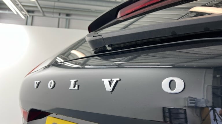 2022 Volvo XC60 2.0 B5P R DESIGN 5dr AWD Geartronic ESTATE PETROL Automatic