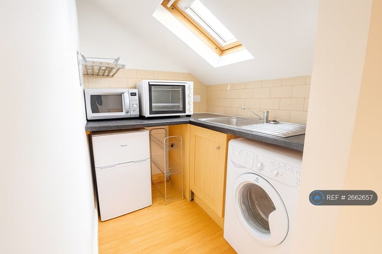 Studio flat in Fairbridge Road, Archway, N19 (#2662657)