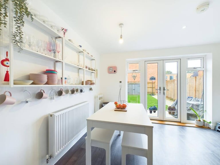 Modern 3-Bedroom house in Dukes Quarter, Bordon.