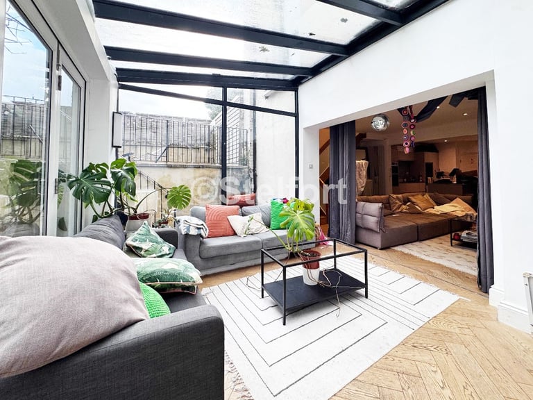 image for 6 bedroom house in Beacon Hill, London, N7