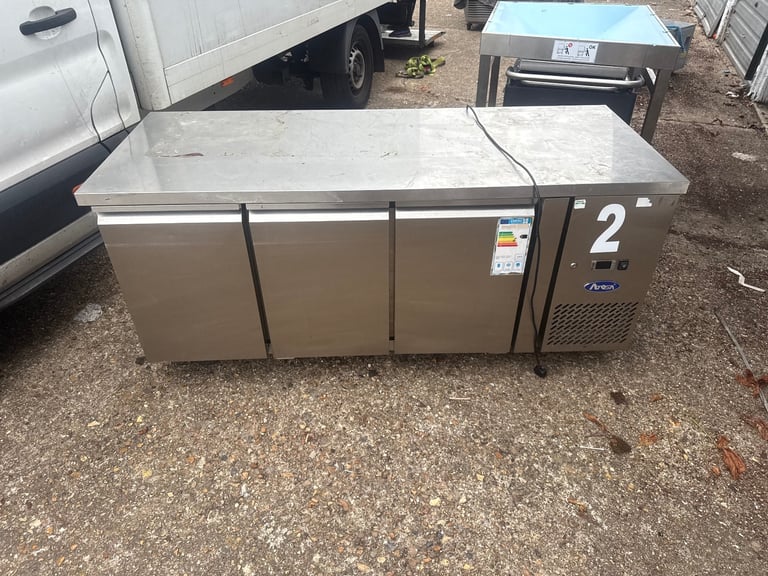 Commercial undercounter fridge 3 doors cafe restaurant 