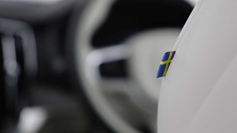 2025 Volvo XC90 T8 AWD PHEV Ultra Dark (Blond, Sunroof, Bowers &amp; Wilkins, 360 Camera) ESTATE ...