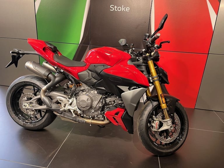 DUCATI STREETFIGHTER V2 S NEW 2025 MODEL YEAR BIKE IN STORE EX DISPLAY BIKE