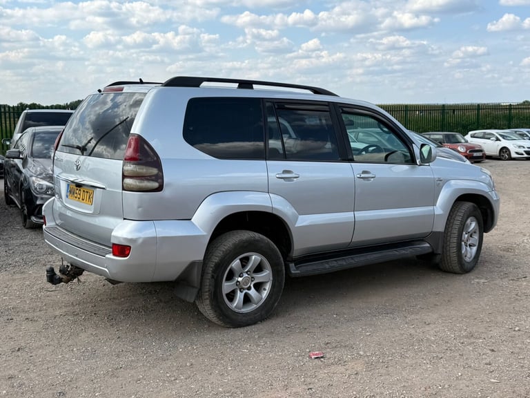 2010 59 TOYOTA LAND CRUISER LIMITED EDITION 3.0 D-4D AUTOMATIC 8 SEATER SILVER