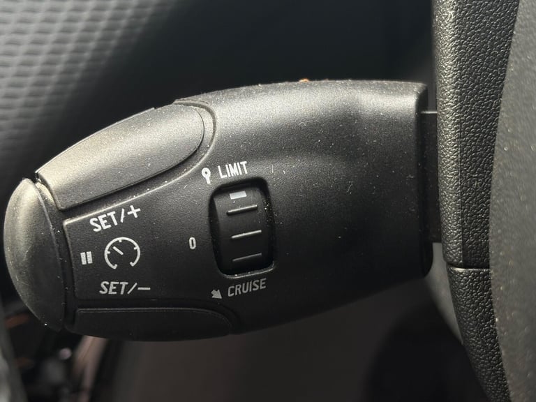 2015 Peugeot 2008 1.2 VTi PureTech Allure Euro 5 5dr HATCHBACK Petrol Manual